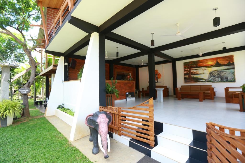 Eco Hotel Black & White - Anuradhapura Mihintale Exterior foto